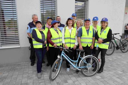 Veselje policistov in ZŠAM Ilirska Bistrica ob zaključku uspešnega tekmovanja s